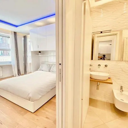 Super Bright Brand New Central Wifi 4pax Apartament