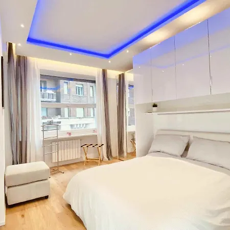 Super Bright Brand New Central Wifi 4pax Apartament *