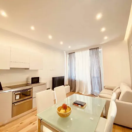 Super Bright Brand New Central Wifi 4pax Apartament Mediolan