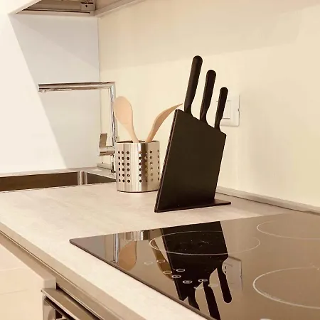 Super Bright Brand New Central Wifi 4pax Apartament *