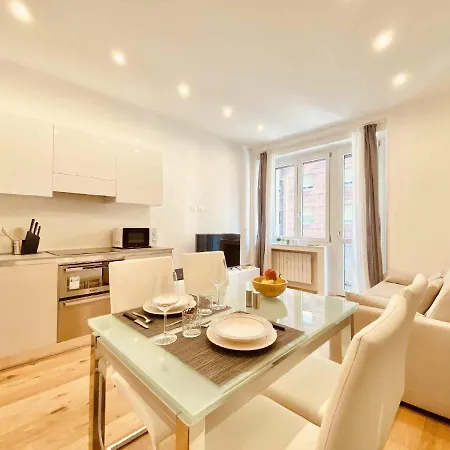 Super Bright Brand New Central Wifi 4pax Apartament